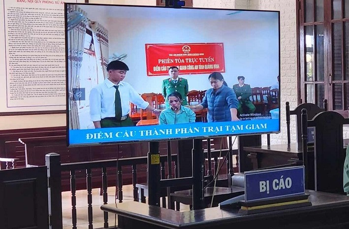  Kiều nữ ngất tại toà khi bị phạt gần 17 năm tù giam vì vận chuyển “hàng trắng” -0