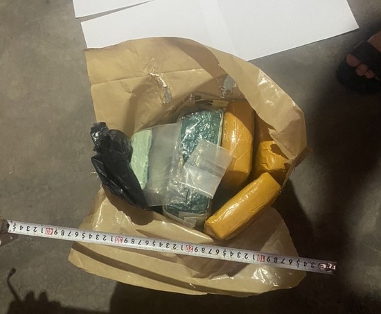 Bắt giữ 3 đối tượng vận chuyển 3kg ma túy đá và 18.000 viên ma túy tổng hợp -0