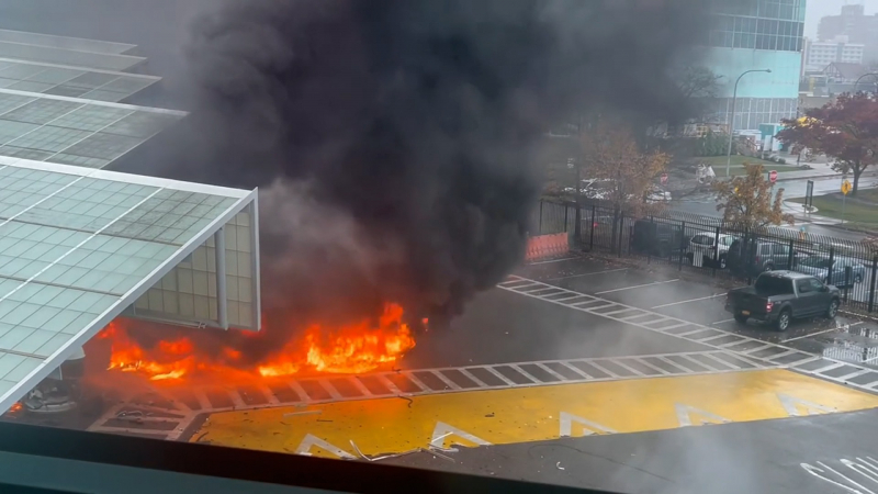 Ô tô phát nổ ở thác Niagara, biên giới Mỹ-Canada đóng cửa khẩn cấp -0