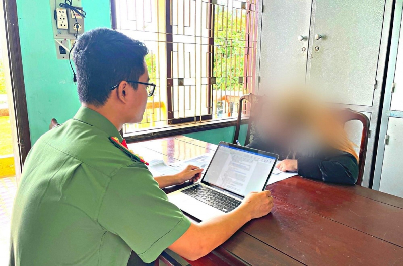 Bị xử phạt vì đăng lại các video clip “nhạy cảm” lên mạng xã hội  -0