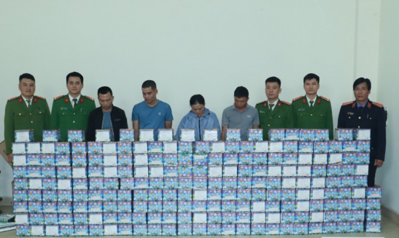 Xoá đường dây pháo lậu từ nước ngoài về Việt Nam -0