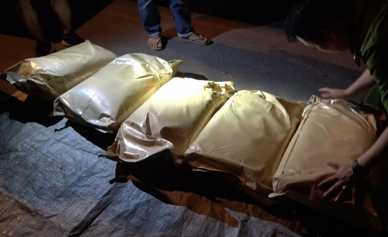 Nóng: Thu giữ 1,3 tấn ma túy Ketamin để lẫn trong bao xi măng -1