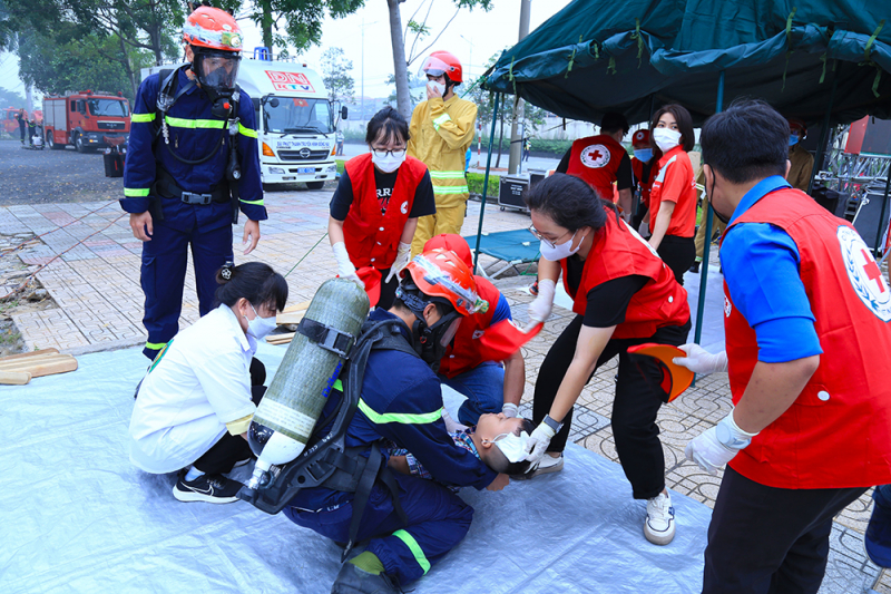 Đồng Nai: Gần 1.200 CBCS và người dân diễn tập phương án chữa cháy và CNCH -0