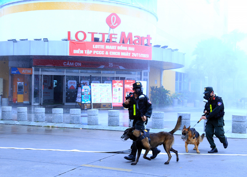 Đồng Nai: Gần 1.200 CBCS và người dân diễn tập phương án chữa cháy và CNCH -0