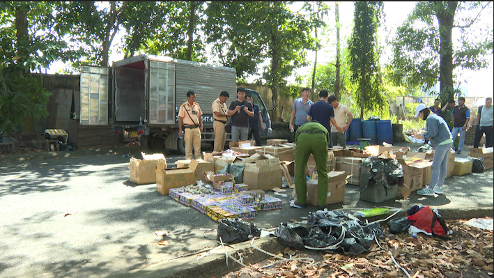 Trong 3 tháng, Công an TP Hồ Chí Minh thu giữ gần 10 tấn pháo nổ các loại -0
