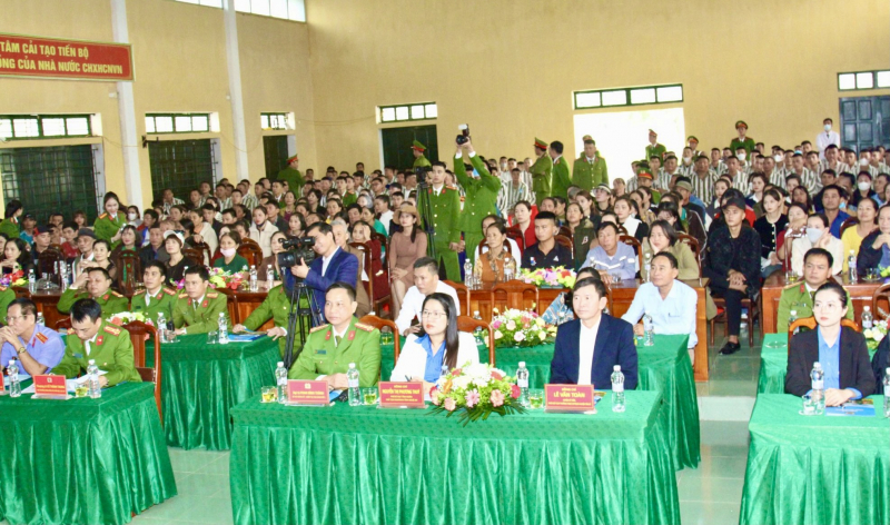 Ấm áp, nhân văn tại Hội nghị đại biểu gia đình phạm nhân -0