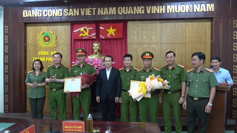 Trao thưởng vụ bắt đối tượng mua bán ma túy có 3 tiền án -0