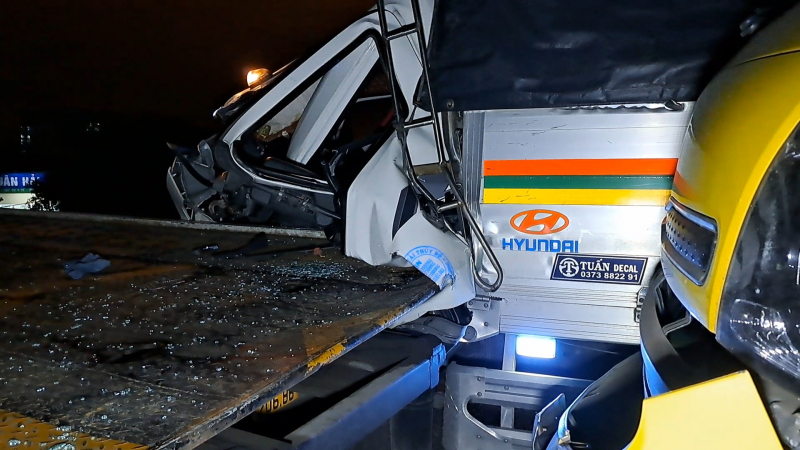 Xe tải va chạm xe cứu hộ trên cao tốc TP Hồ Chí Minh - Trung Lương -0