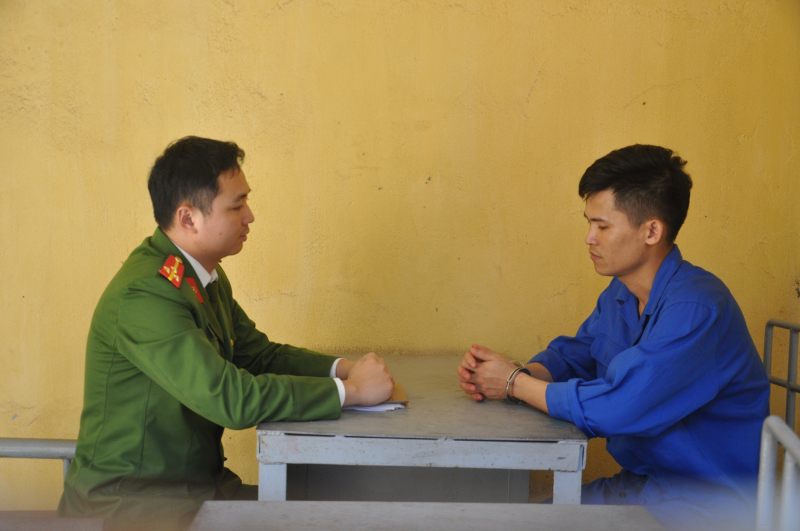 Công nhân chơi cờ bạc trên mạng trộm cắp tài sản của công ty -0
