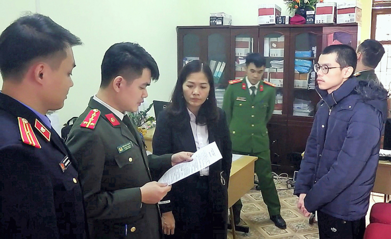 Bắt tạm giam nhân viên ngân hàng lừa đảo chiếm đoạt trên 7 tỷ đồng -0