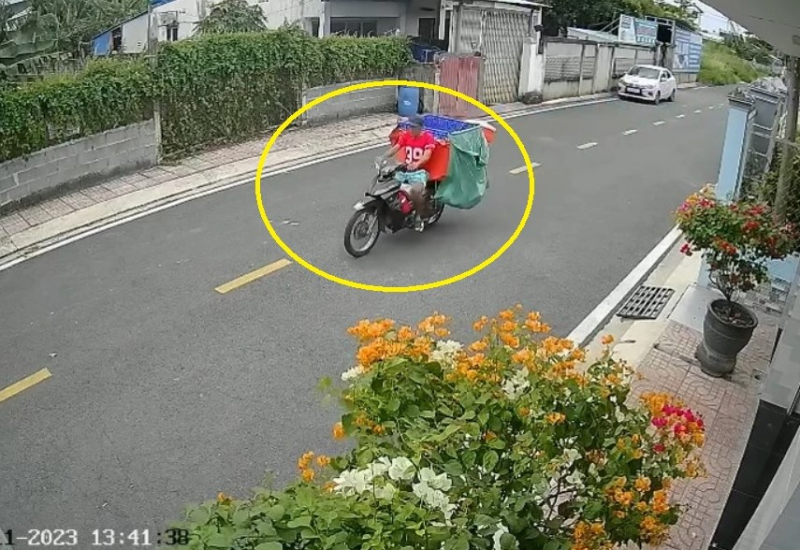 Không rút chìa khóa, shipper mất xe, mất luôn giỏ hàng -0