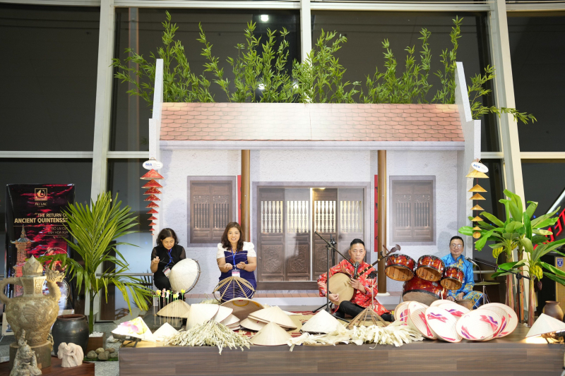 Tuần lễ “Hương sắc Hà Nội” tại sân bay Nội Bài thu hút hàng trăm nghìn lượt khách trải nghiệm -0