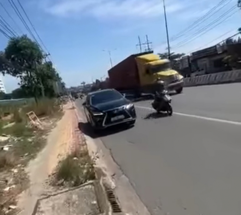 Một cán bộ CSGT bị kỷ luật do có hành vi thiếu chuẩn mực -0