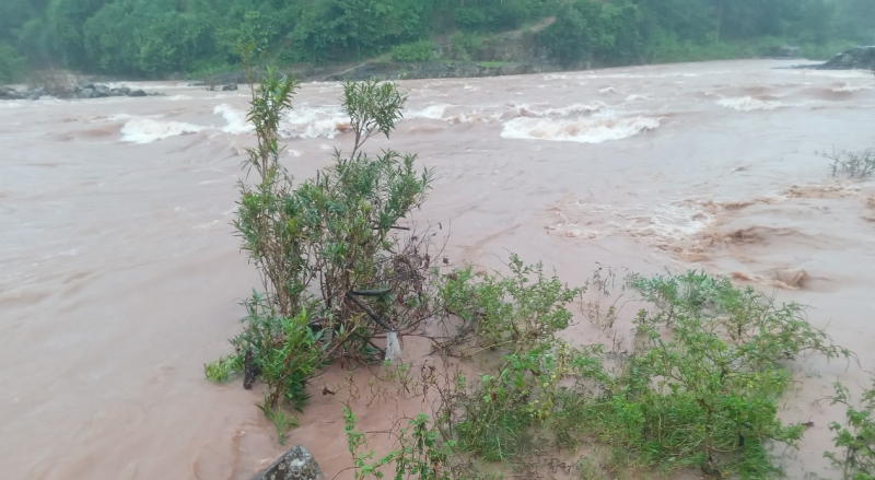 Đảm bảo an toàn cho người dân các khu vực bị ngập nước chia cắt cục bộ -0