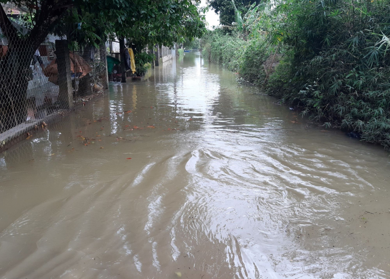 Mưa lớn ở thượng nguồn, vùng hạ du sông Bồ ở Huế ngập trong lũ -0