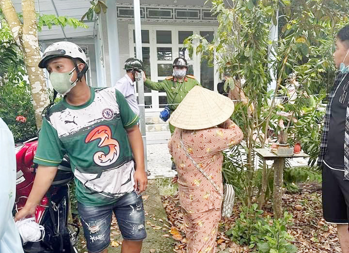 Phát hiện 3 người trong gia đình tử vong trong căn nhà bốc mùi hôi thối -0