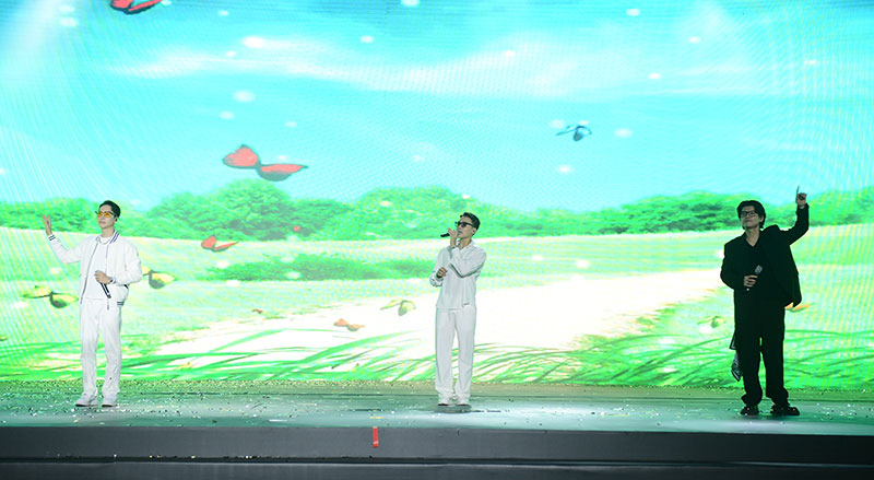 “Đại tiệc” âm thanh và ánh sáng trong lễ kỷ niệm 30 năm thành lập Tập đoàn Tân Á Đại Thành -1