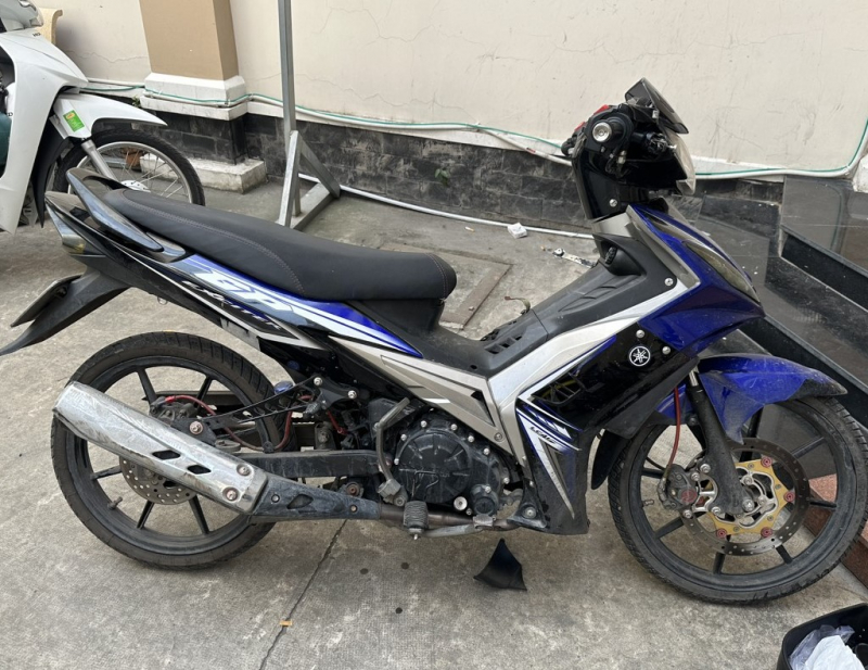 Băng nhóm xăm trổ từ TP Hồ Chí Minh qua Long An gây hàng loạt vụ giật dây chuyền vàng -0