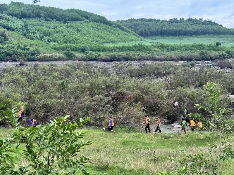 Người dân gửi thư khen Công an huyện Sơn Hòa nỗ lực tìm kiếm được thi thể thân nhân -0