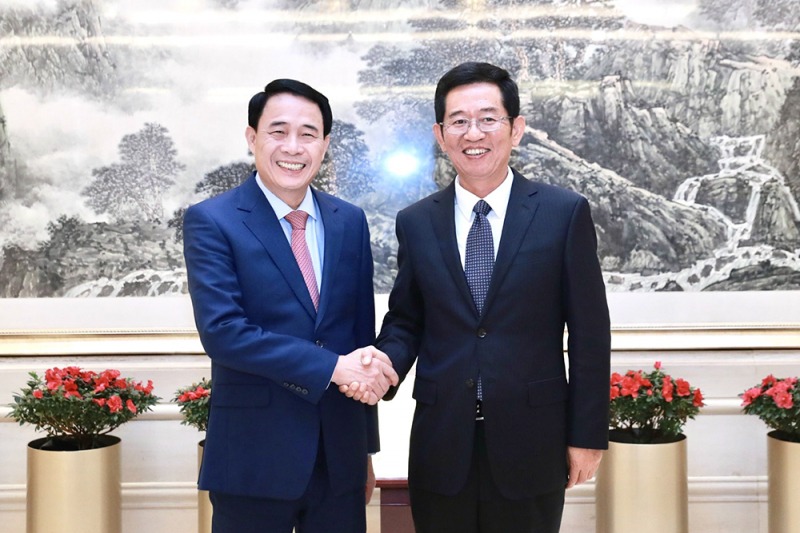 Deputy Minister Le Quoc Hung visits China -0