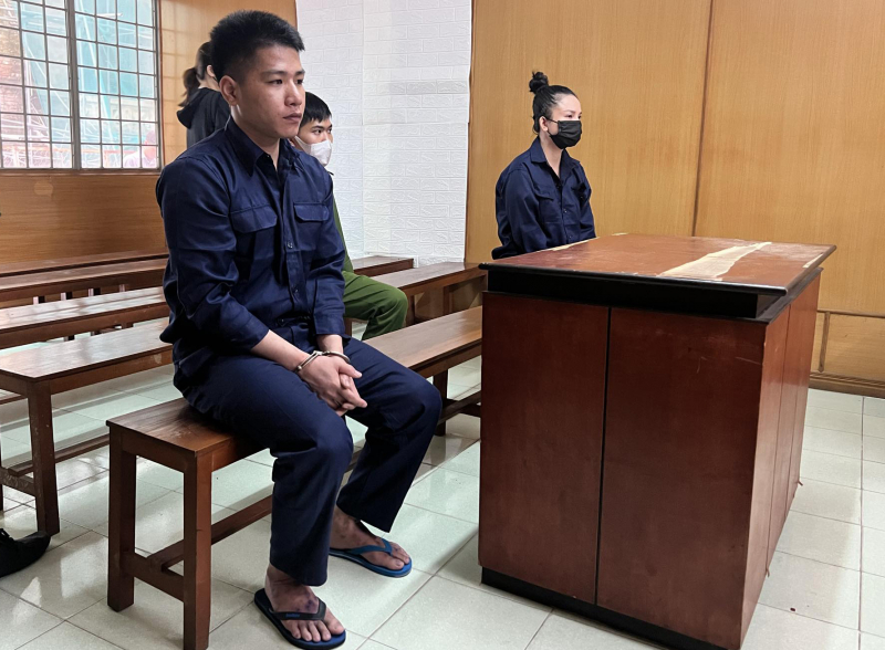 Tử hình đối tượng nhờ shipper giao “bình rượu cần” đặc biệt -0