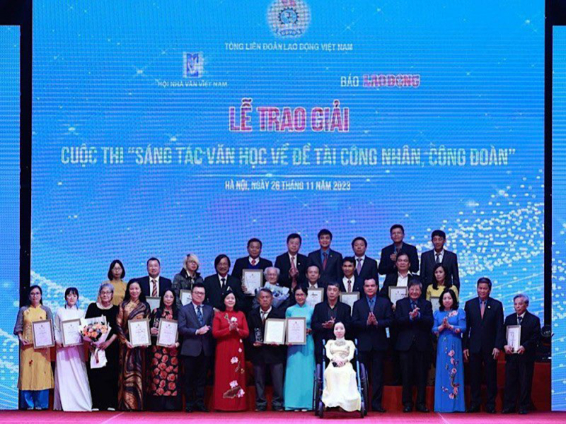 Khơi lại mạch ngầm dòng chảy văn học về công nhân -1