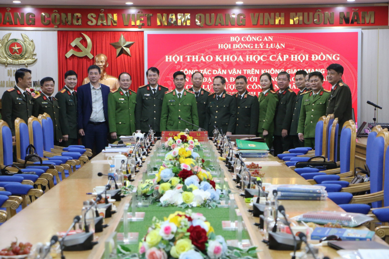 Lực lượng CAND giữ vai trò xung kích, nòng cốt trong công tác dân vận trên không gian mạng -0