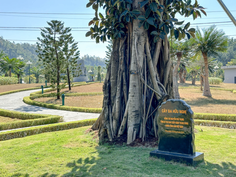 Cột mốc Hữu nghị mới ở biên giới Việt - Trung -0