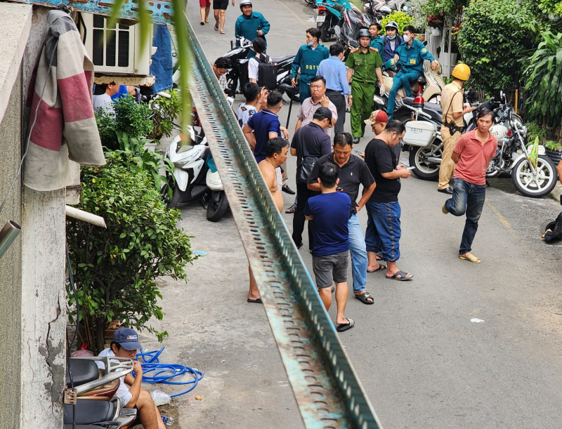 Khống chế đối tượng nghi ngáo đá, đốt nhà đe dọa người thân, cố thủ nhiều giờ -0