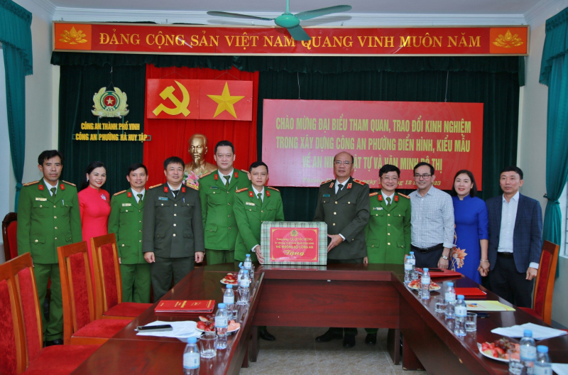 Tham quan mô hình Công an phường điển hình, kiểu mẫu về an ninh, trật tự và văn minh đô thị tại Nghệ An -0