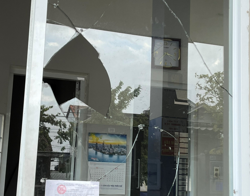 Làm rõ 2 đối tượng dùng vỏ chai bia đánh nhân viên cây xăng bị thương -0