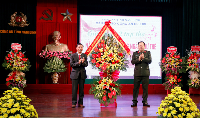 Nhiều tác phẩm thơ được phổ nhạc -1