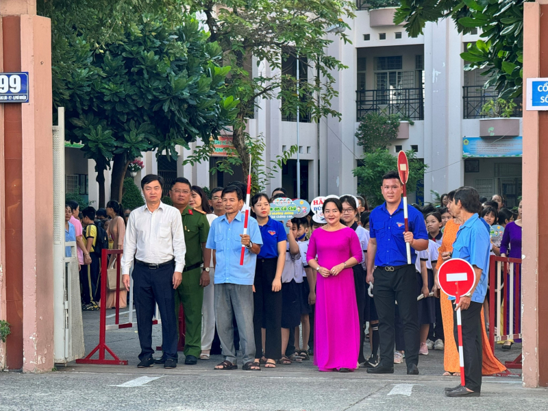 TP Hồ Chí Minh: Rèn kỹ năng sang đường an toàn cho học sinh  -0