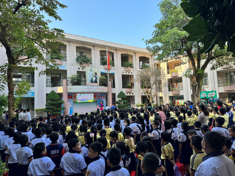 TP Hồ Chí Minh: Rèn kỹ năng sang đường an toàn cho học sinh  -1