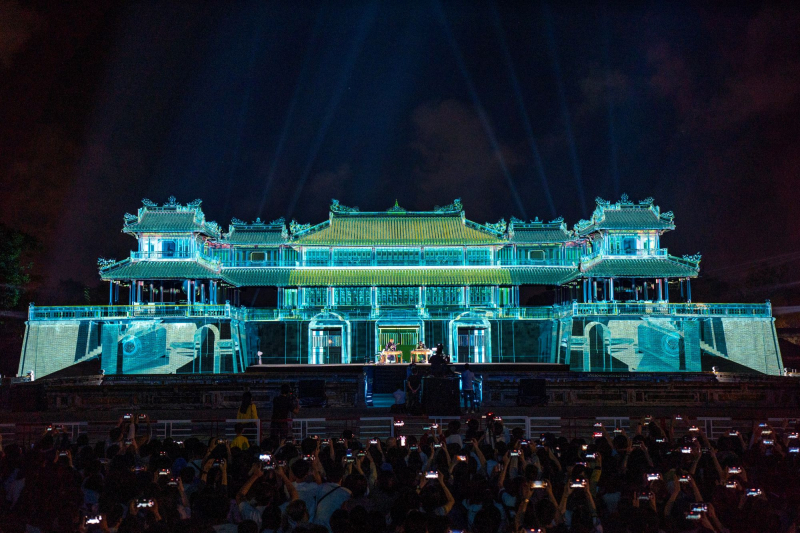 Ngọ Môn Huế lung linh trong đêm nhạc tình hữu nghị Việt - Pháp -0