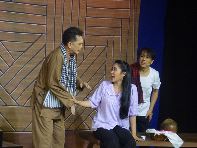 Khi nghệ sĩ cảm ơn và xin lỗi -0