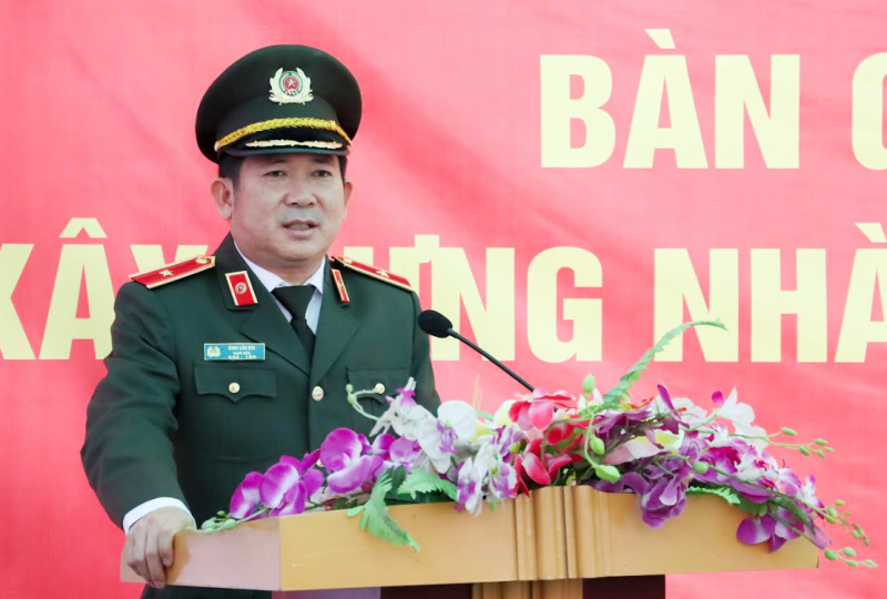 Công an Quảng Ninh bàn giao kinh phí xây dựng 3 căn nhà nghĩa tình đồng đội -1
