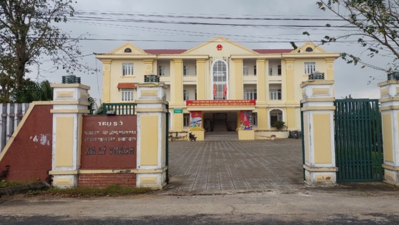 Chủ tịch xã bị cách chức vì liên quan đến sai phạm đất đai -0