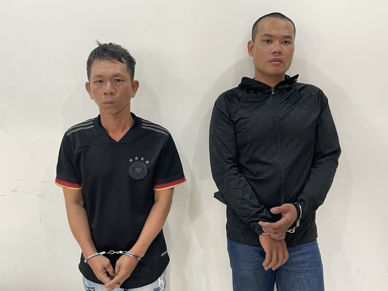 Bắt giữ hai đối tượng sử dụng hung khí xông vào nhà cướp tài sản -0