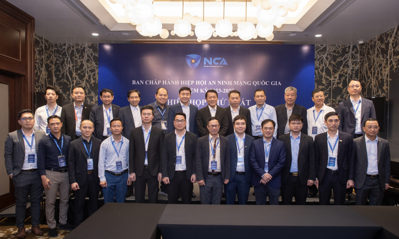 tập thể.jpg -0