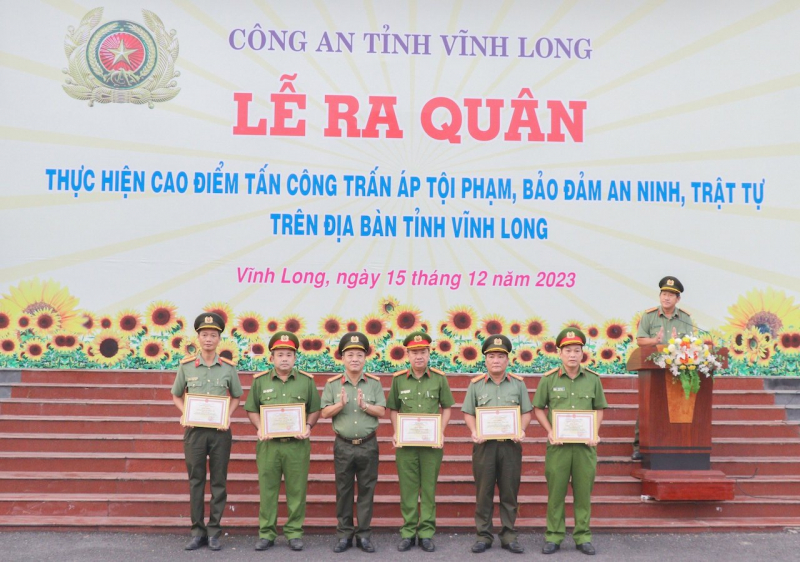 Công an các địa phương đồng loạt ra quân thực hiện cao điểm tấn công, trấn áp tội phạm -0