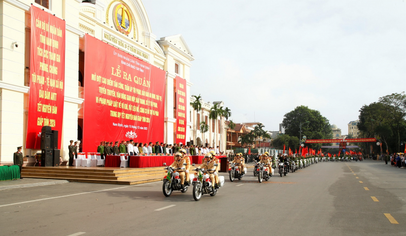 lực lượng công an đồng loạt tổ chức diễu hành, biểu dương lực lượng tại tp nam định và các huyện trên địa bàn tỉnh.jpg -0