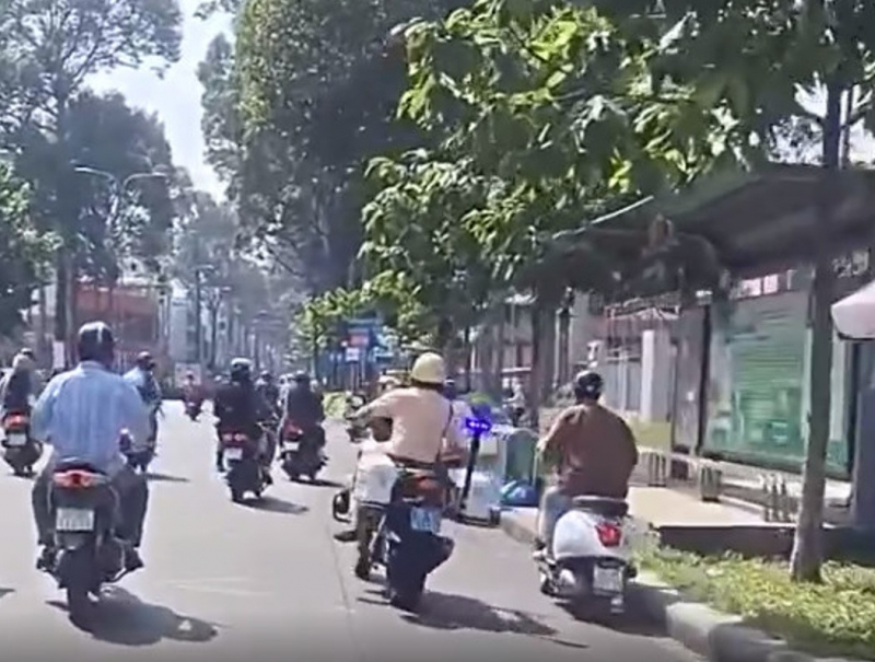 Phòng CSGT thông tin vụ Đại úy CSGT truy đuổi đạp ngã xe người vi phạm -0