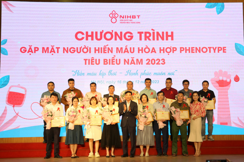 Tôn vinh những người hiến máu hoà hợp -0
