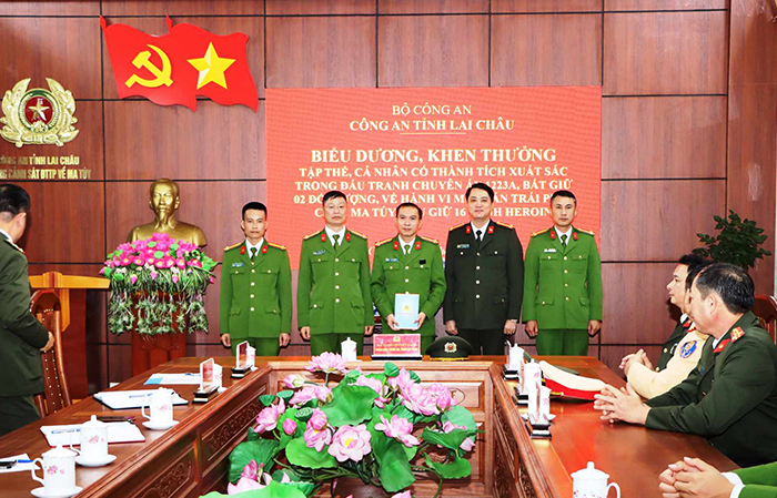 Biểu dương, khen thưởng tập thể, cá nhân có thành tích xuất sắc trong đấu tranh Chuyên án 1223A -0