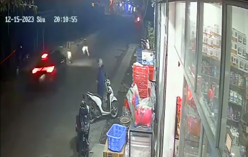 candonline.still118.jpg -0