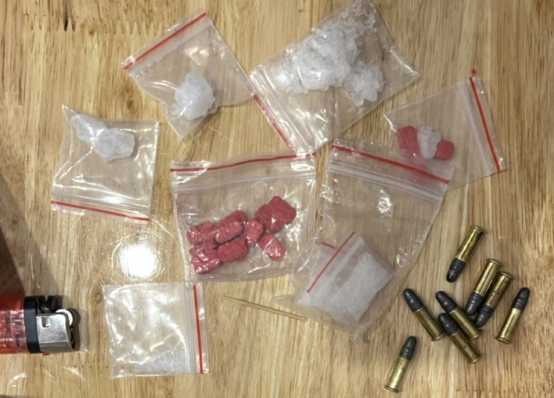 Bắt giữ đối tượng mua bán, tàng trữ ma túy mang theo súng  -0