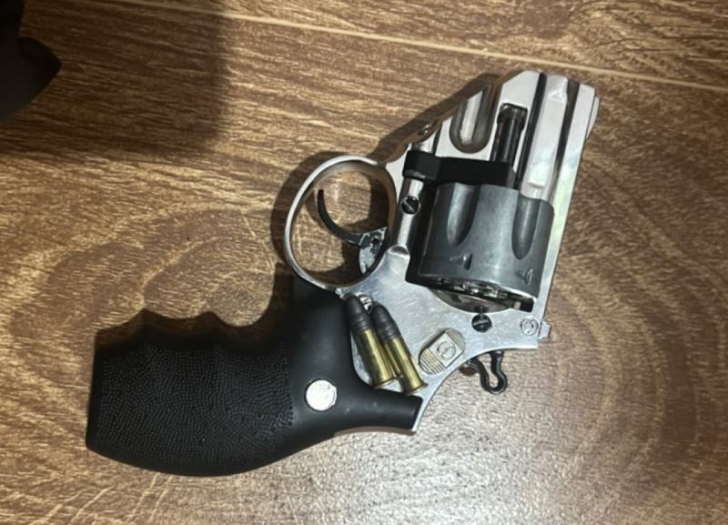 Bắt giữ đối tượng mua bán, tàng trữ ma túy mang theo súng  -1