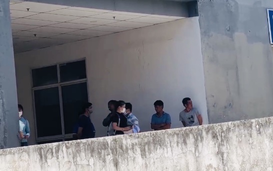 Người phụ nữ mang thai tháng thứ 4 tử vong bất thường trên chung cư -0