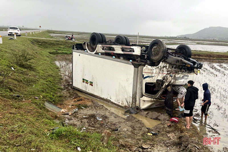 Tập trung điều tra, xử lý vụ TNGT trên đường ven biển huyện Kỳ Anh -0